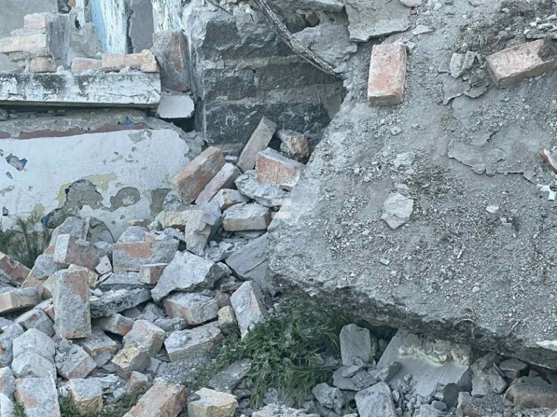 Дете е с опасност за живота след срутване на стена в Бургас