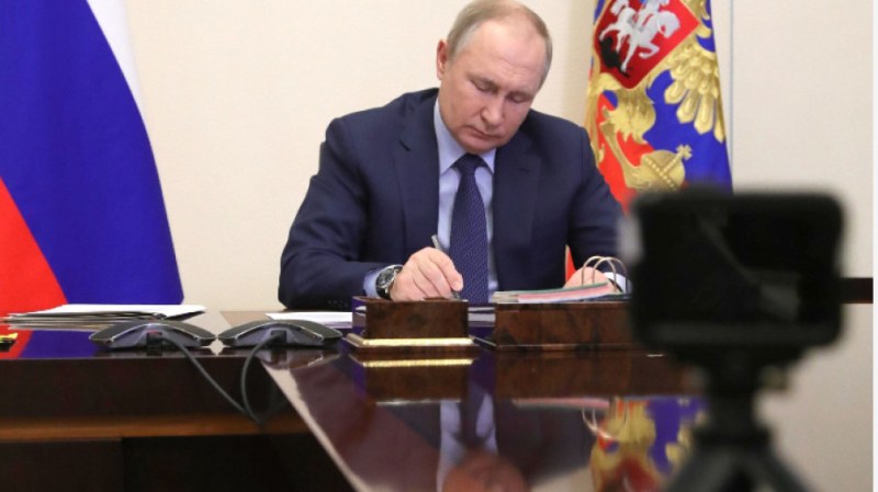 Путин и Шолц обсъдиха ситуацията в Украйна и възможната криза заради спрения износ на зърно