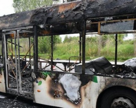 Автобус с украински бежанци се запали на АМ 