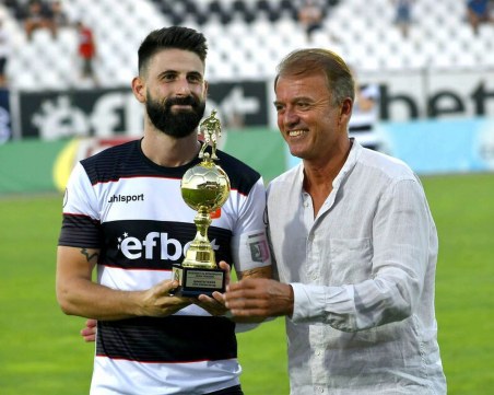 Ясни са всички номинирани играчи и треньори в анкетата 