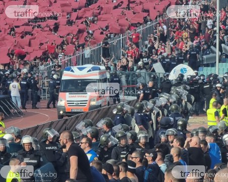 12-годишно момче е пострадало от бомбичка на дербито