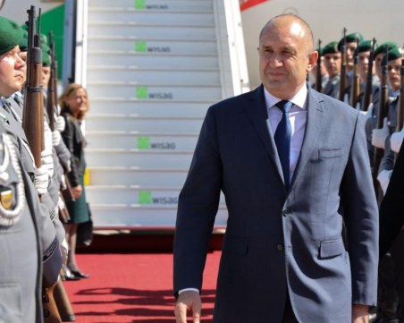 Президентът в Германия: Изтребителите МиГ-29 могат да летят най-много още година