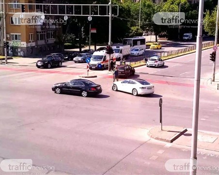 Тесла и пасат катастрофираха в Пловдив