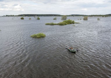 Умишленото наводнение в малко село северно от Киев създаде блато