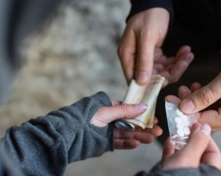 Арестуваха двама дилъри при спецакция в Пловдив