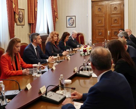 Илияна Йотова за РСМ: Не можем да правим компромиси с българската позиция