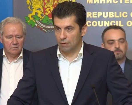 Работодатели и синдикати си стиснаха ръцете с премиера за компенсациите за бизнеса