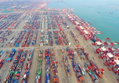 Най голямото пристанище близо до китайския мегаполис Шанхай е блокирано