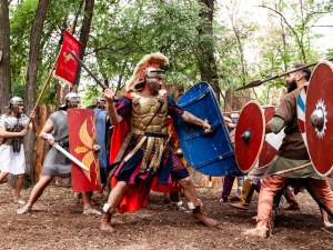 150 гладиатори, рицари и занаятчии разказват древната история на Пловдив