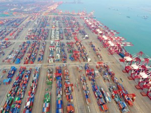 Логистичният сектор търси бързи решения след затварянето на пристанището в Шанхай