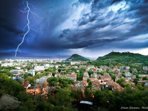 Оранжев код за валежи и гръмотевици в Пловдив!