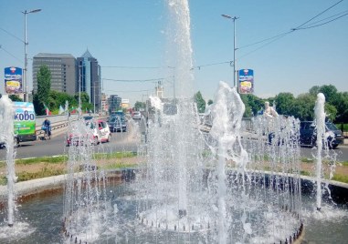 Фонтанът в кръговото до Водната палата вече работи Около 10 хиляди