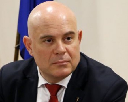 Гешев: Чрез измислени основания се оказва въздействие върху Прокуратурата