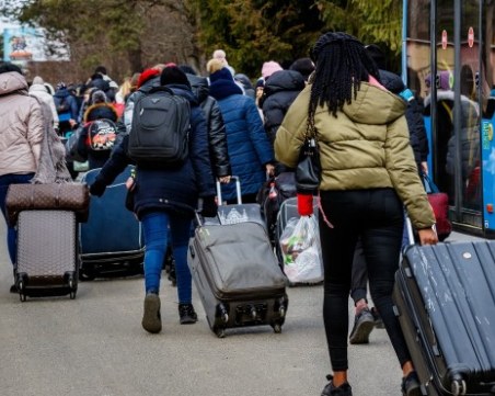 Правителството прие решение за настаняването в държавни бази на бежанците от Украйна