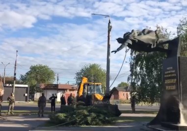 Работници от общинската служба по чистота на град Харков проведоха