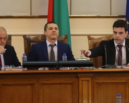 Мирослав Иванов остава зам.-председател на Народното събрание