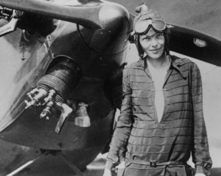 На този ден: Появяват се джинсите, Амелия Еърхарт постига забележителен рекорд