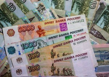 Капиталовият контрол и увеличените лихвени проценти закрепиха руската рубла но