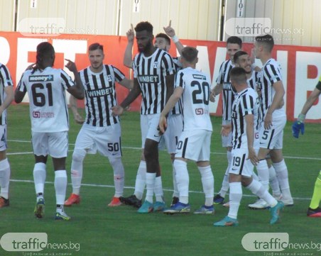 Локо изпусна победата срещу ЦСКА 1948 с дузпа в края, но на бараж отива Берое