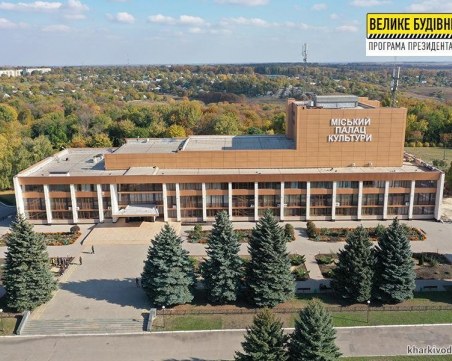 Руска бомба разруши Двореца на културата в Лозова