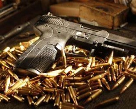 Въоръжен до зъби с незаконни оръжия спипаха край Пловдив, затворът му се размина