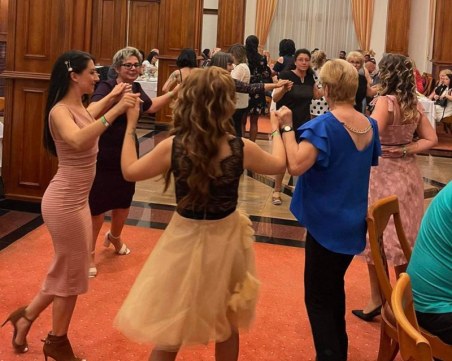 Кметът на Стамболийски заведе служителите си на тиймбилдинг на Слънчев бряг