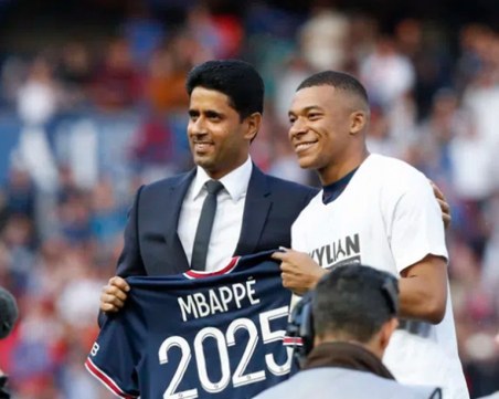 Официално: Мбапе остава в ПСЖ