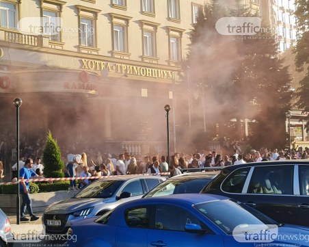 С танци и много настроение започнаха абитуриентските балове в Пловдив