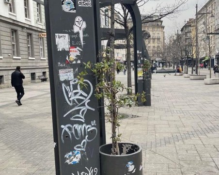 Посланиците на САЩ и Румъния и столичният кмет се включиха в почистването на надписи на омразата