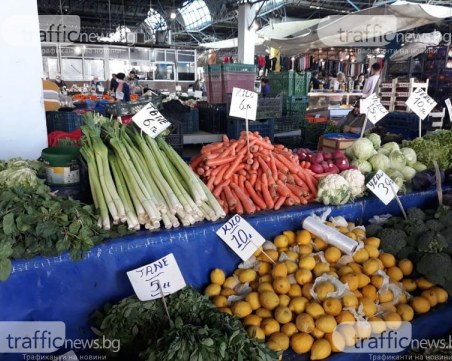 Зеленчуци и плодове поевтиняват, но другите храни – отново нагоре