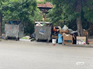 Неделно почистване + вятър = боклуци по улицата