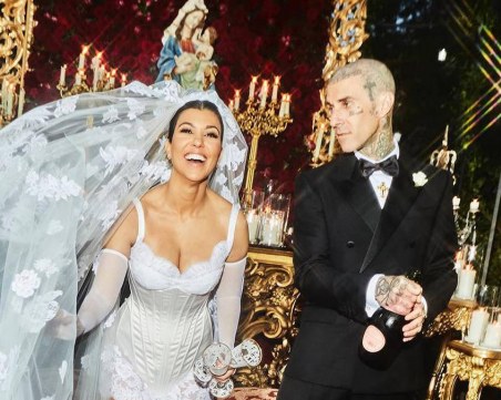 Кортни Кардашиян се омъжи с пищна церемония в Италия