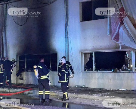 Пловдивската пожарна с официално съобщение за изгорелия мебелен склад