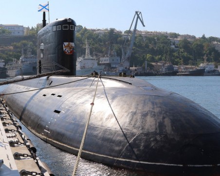 Руска подводница изстреля четири крилати ракети