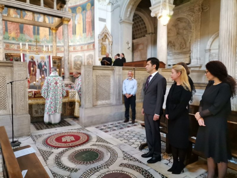 Кирил Петков се поклони пред мощите на Св. Кирил в Рим
