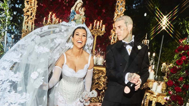 Кортни Кардашиян се омъжи с пищна церемония в Италия