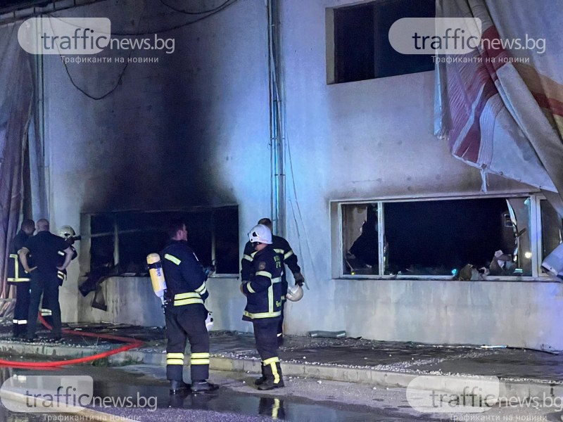 Пловдивската пожарна с официално съобщение за изгорелия мебелен склад