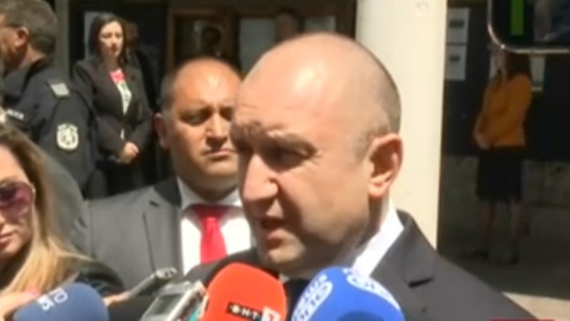 Президентът Румен Радев обяви, че иска да чуе премиера Кирил