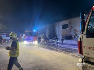 Голям пожар в склада за мебели на бул. 