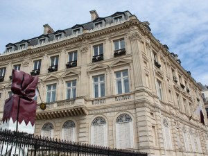 Убиха охранител на катарското посолство в Париж