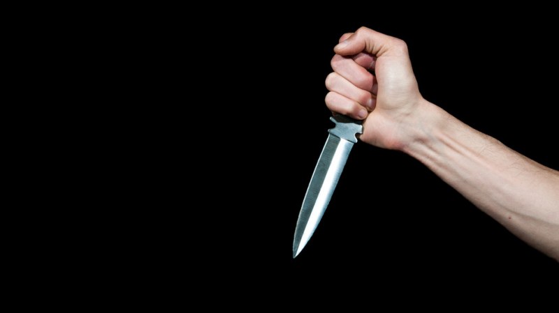 Жена намушка с нож мъжа си в Първомай