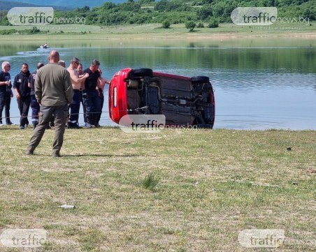 Извадиха тялото на 82-годишен мъж от колата, паднала в язовир Копринка