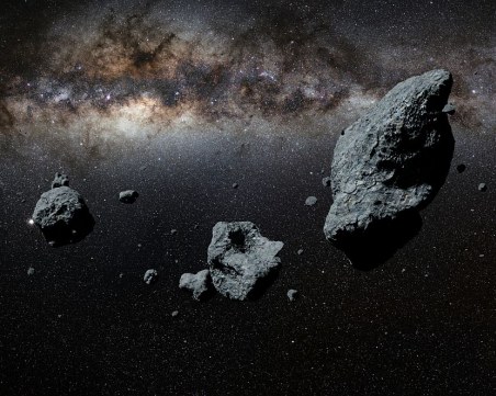 Огромен aстероид ще се приближи до Земята в петък