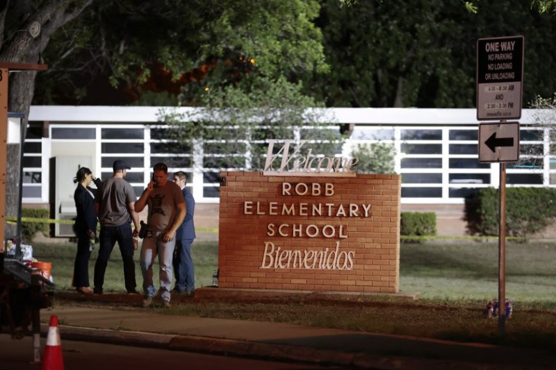 19 деца загинаха при стрелба в начално училище в САЩ