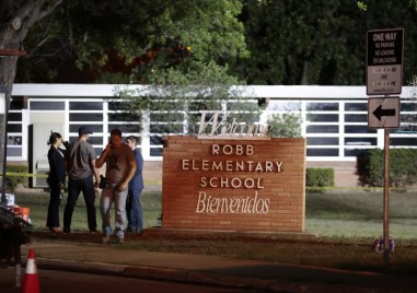 19 деца и двама учители са загинали при стрелба в