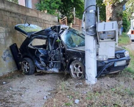 Бременно момиче загина при тежка катастрофа във Врачанско