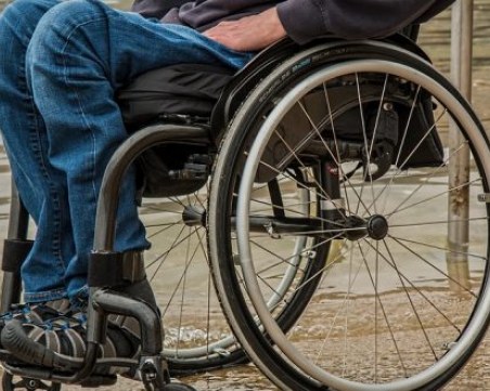 Изписват електронно помощни средства за хора с увреждания