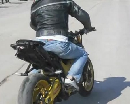 Мотоциклетист без книжка се опита да избяга от полицията в Пазарджик