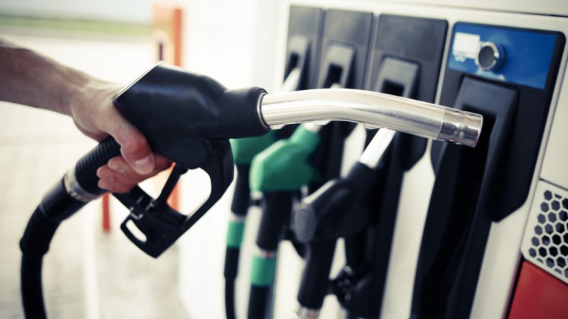 Отстъпката от 25 стотинки на литър гориво да се приспада