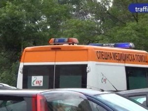 Блъснаха пешеходка в Раковски, настанена е в болница